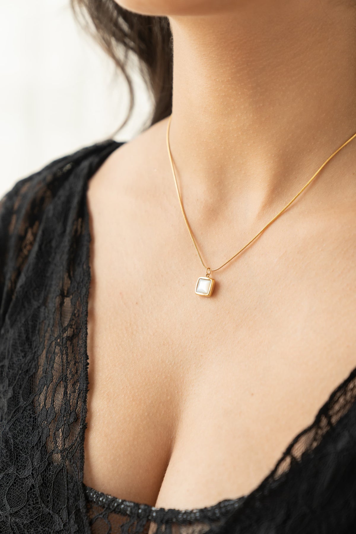 Mother of Pearl Pendant Necklace