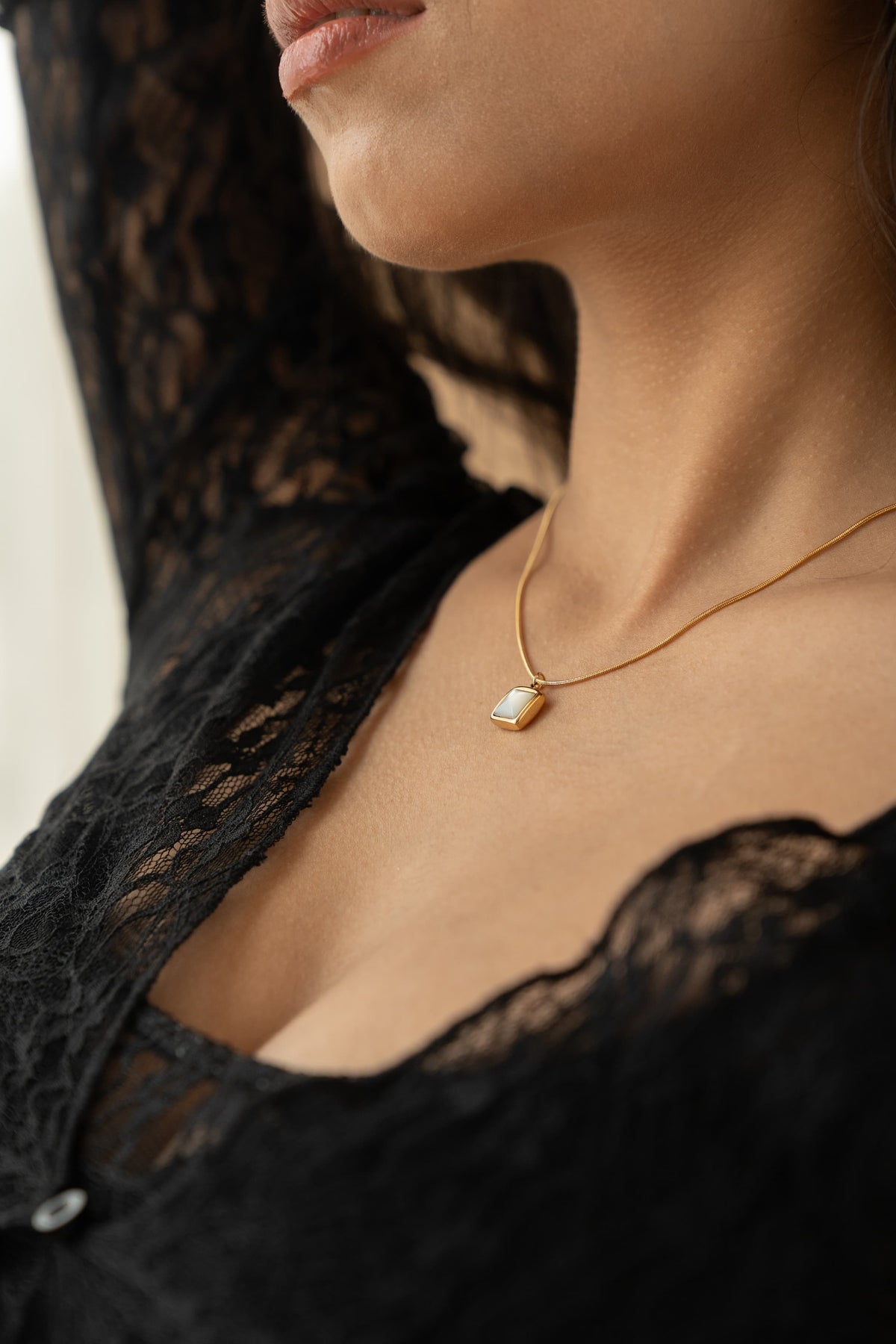 Mother of Pearl Pendant Necklace