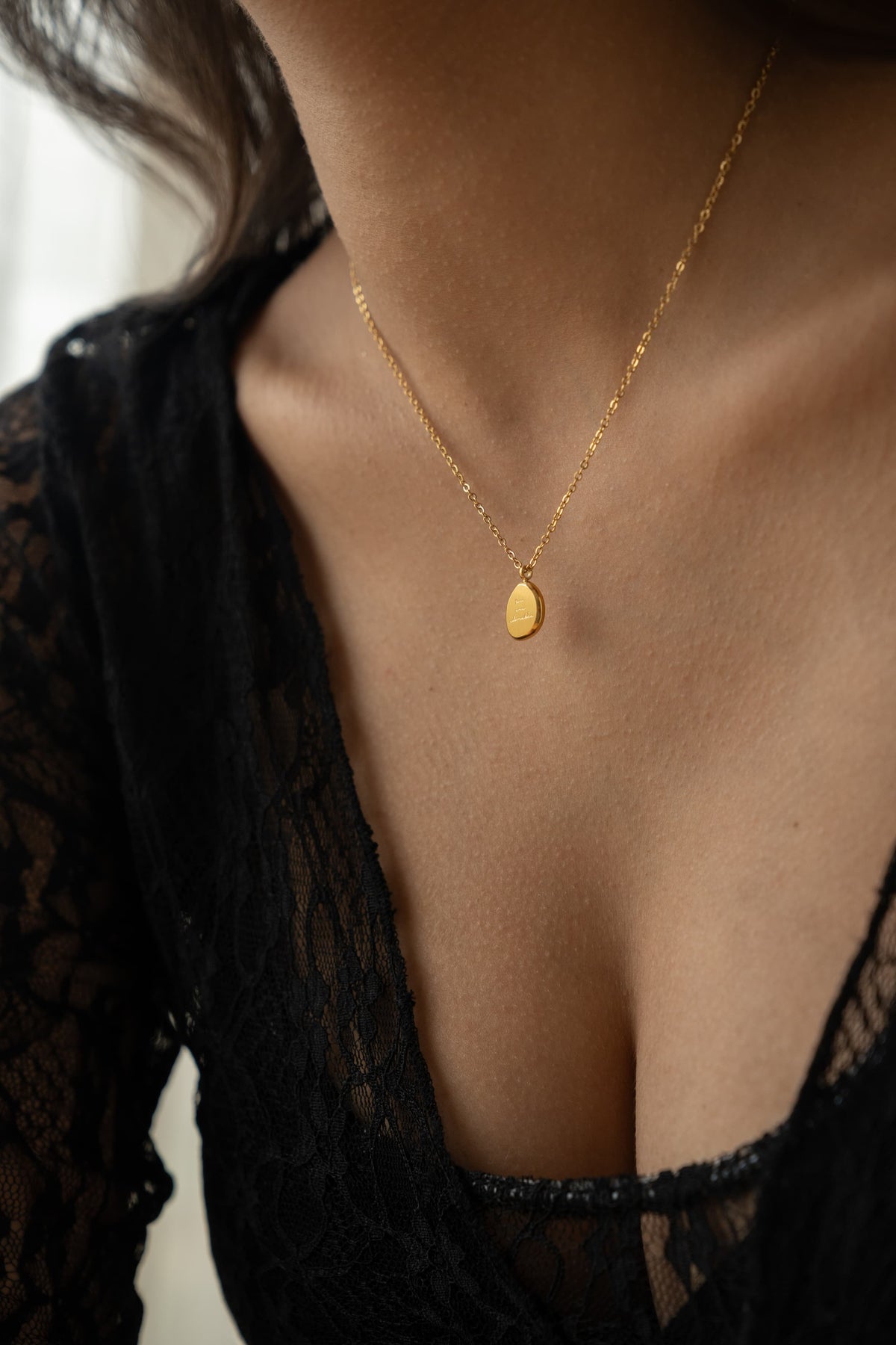 Dainty Engraved Pendant Necklace