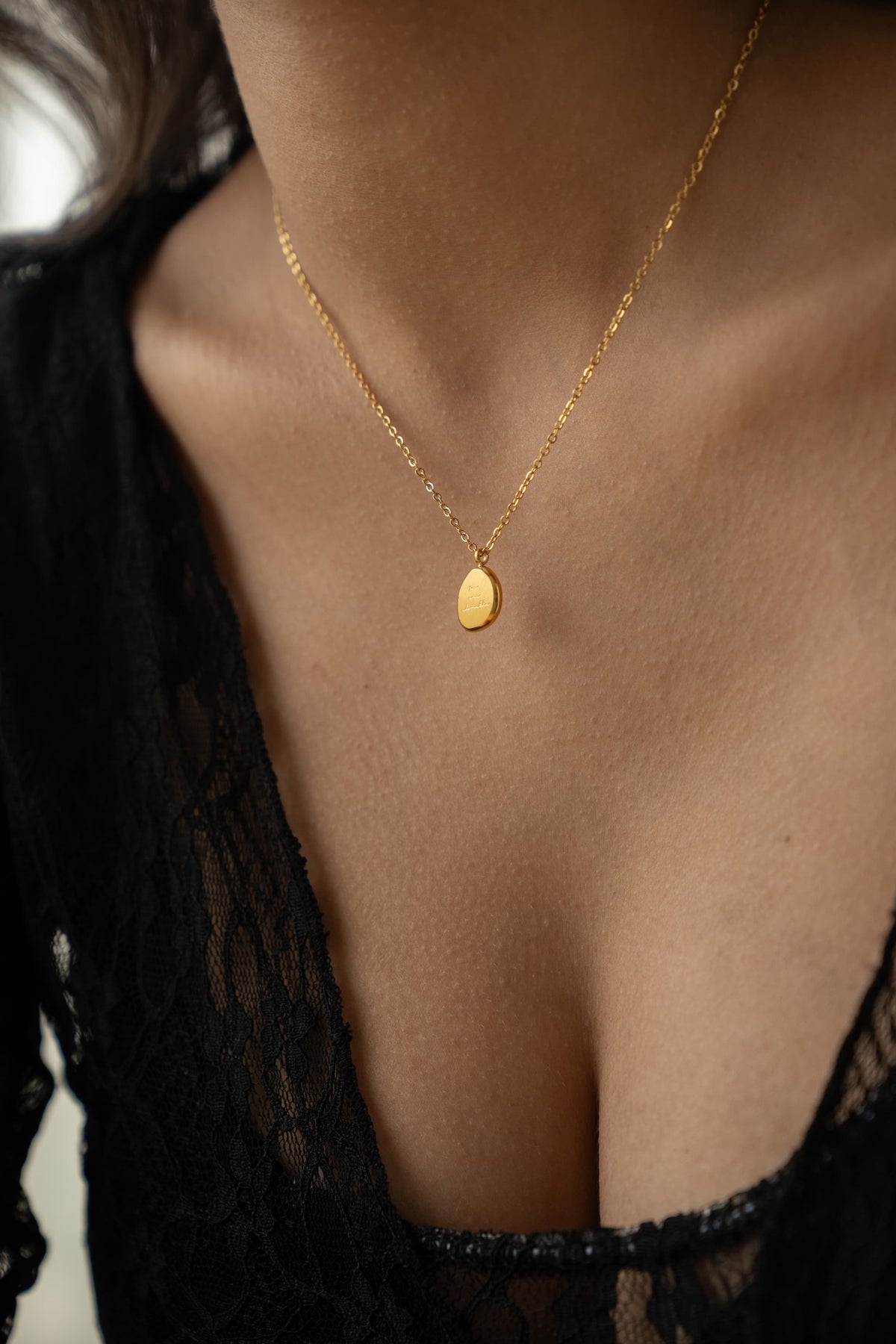Dainty Engraved Pendant Necklace